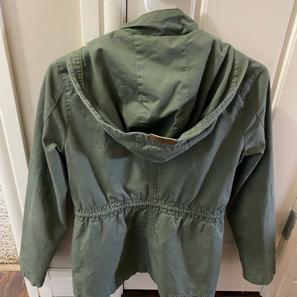 LIKE NEW GUESS JACKET - Picture 2 of 2